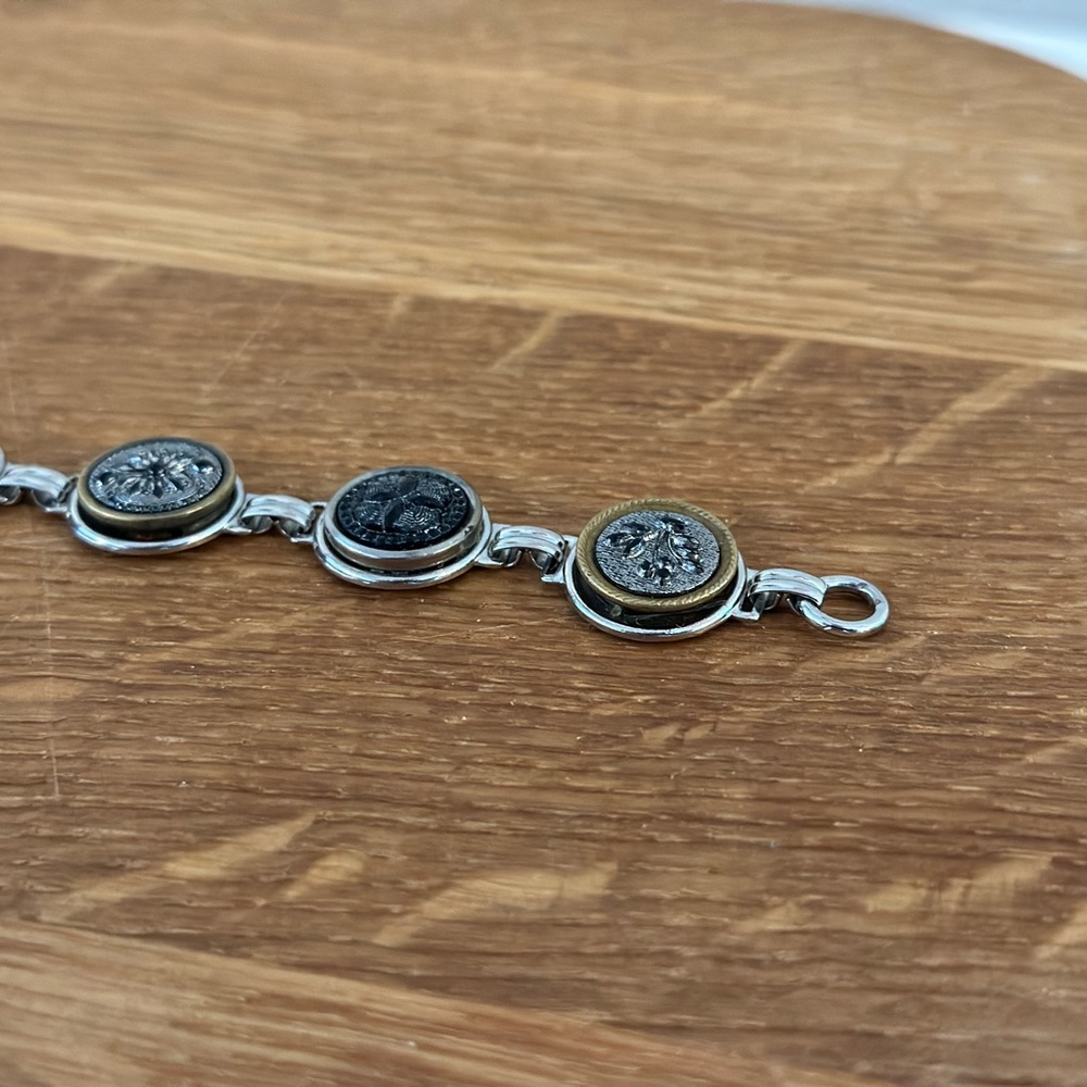 French Antique Button bracelet - Picture 5 of 7